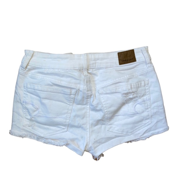 American eagle size 8 white distressed jean shorts - Picture 2 of 2